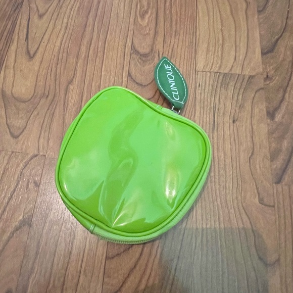 Clinique Green Apple Makeup bag set - Picture 9 of 10